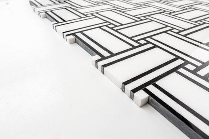 Lyon Strip - Thassos with Jet Black