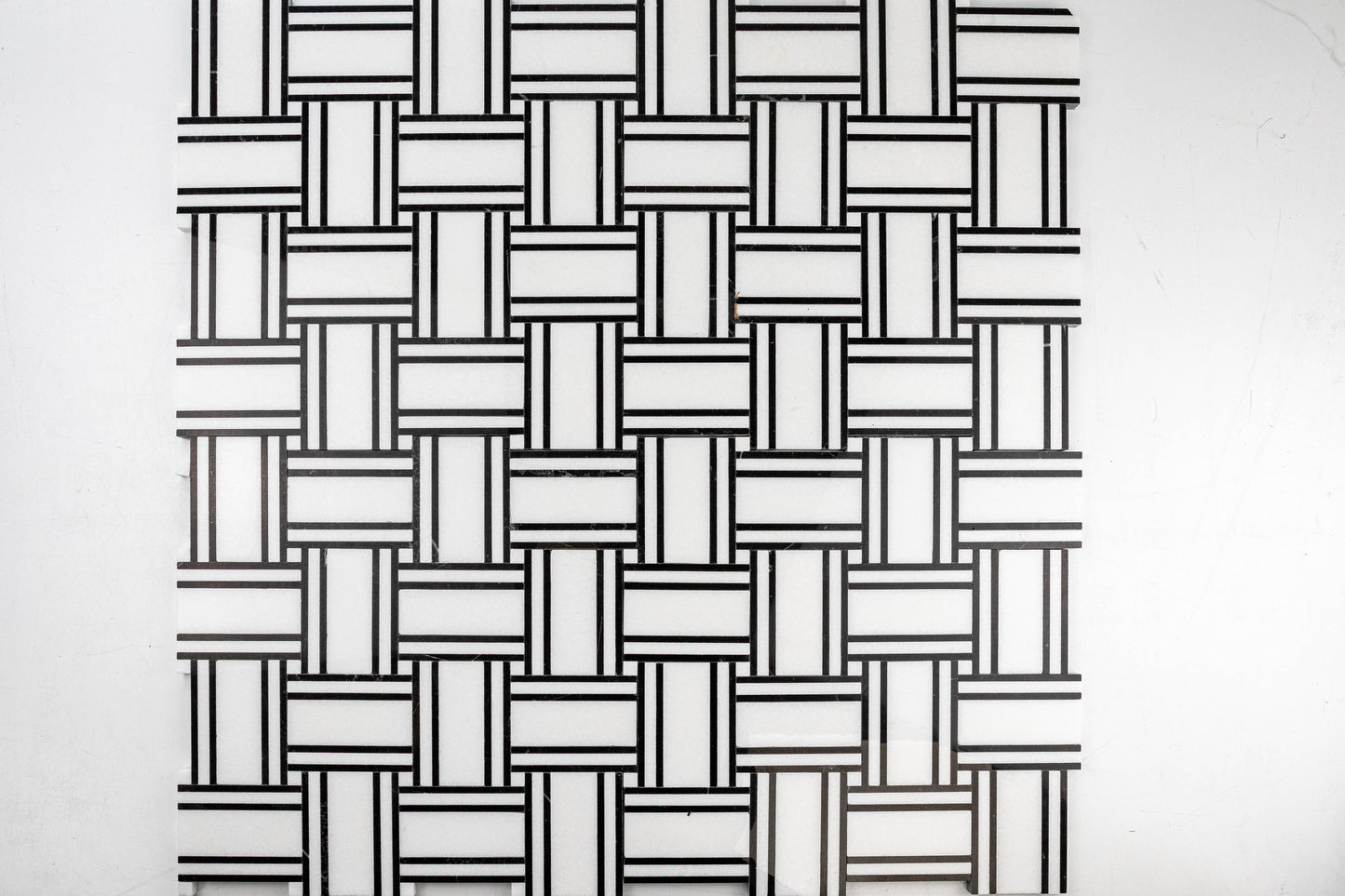 Lyon Strip - Thassos with Jet Black